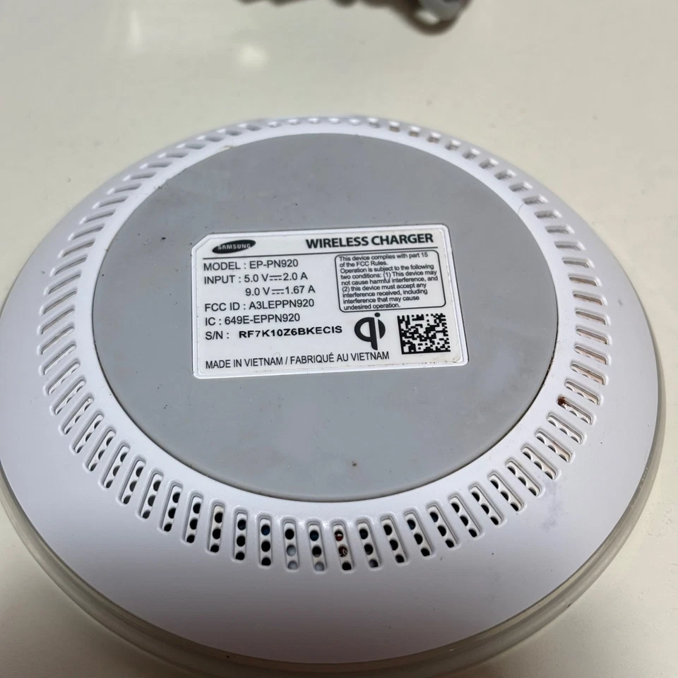 Samsung Fast Charge Qi Wireless Charging Pad Fast Charger w/ USB Cable EP-PN920 - Image 2 of 4