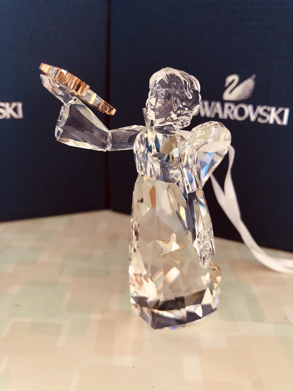 2010 Swarovski Annual Edition Angel Ornament NIB #1054562 “Holding A Star”