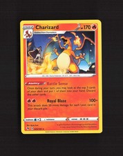 Carta Pokemon rara Charizard 025/185 Vivid Voltage quasi nuova