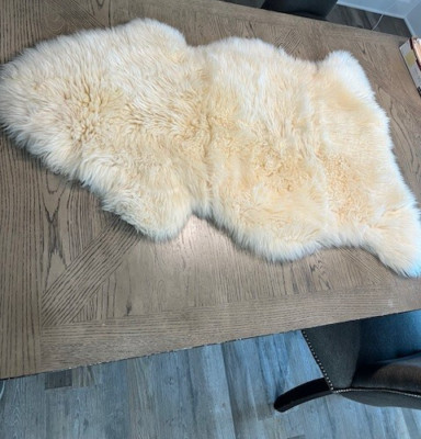 Shear Style 100% Genuine Sheepskin 42 x 24 Fur Wool Rug BEAUTIFUL!