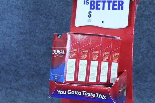 Vintage Doral Cigarettes Sample Store Counter Display Cigarette - Picture 5 of 5