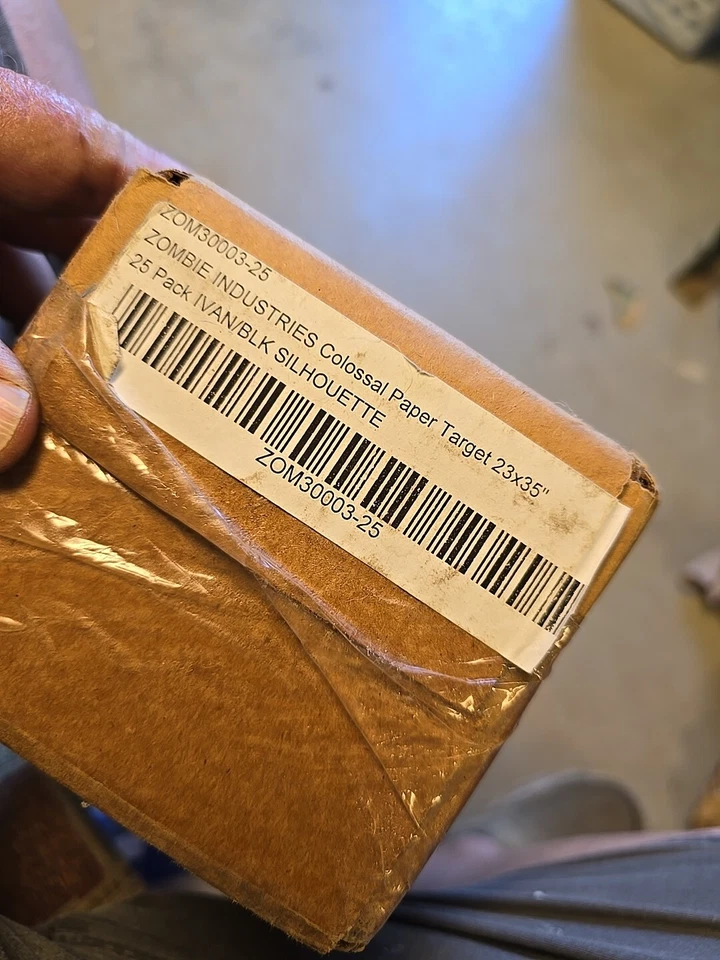 Pacote com 25 papel colossal Gun Target Zombie Industries Ivan/blk zumbi (23 x 35") - Imagem 2 de 3
