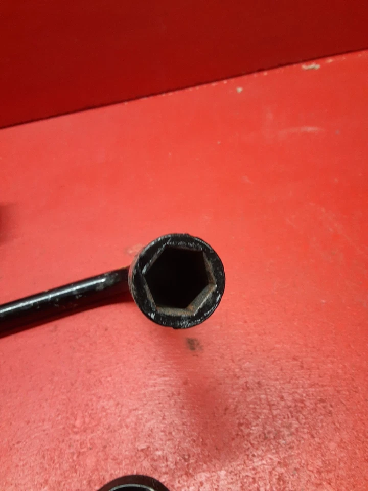 2000 - 2004 Jeep Grand Cherokee pneu sobressalente conjunto de macaco tesoura com ferramenta 52080427AA - Imagem 3 de 4