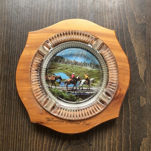 Yellowstone Park, Wyoming Souvenir Ashtray Wood With Glass Ashtray Collectible - Bild 2 von 9