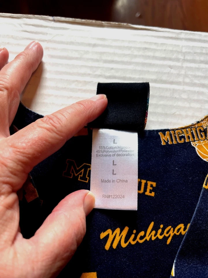 Michigan Wolverines Dudz Scrub Top L Cotton Blend semi-homemade v neck scrub top - Image 4 of 4