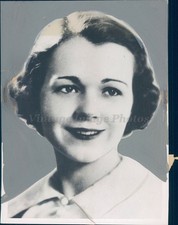 1937 Photo Press Miss Grace Vance Louisiana State University Shot Hip Gun