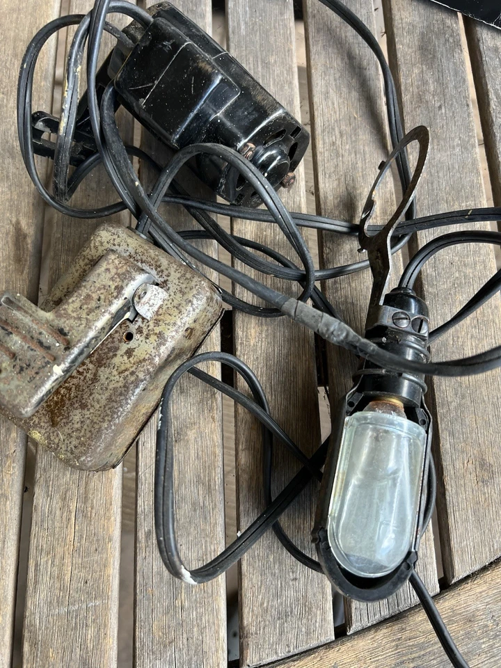 Vintage Singer Sewing Machine Motor,Light and Foot Control Switch - Image 4 of 4