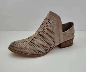 vince camuto cinneys