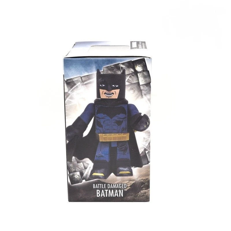 Figura Vinilo Vinimates DC Liga de la Justicia Película Batalla Dañada Batman Walgreens  Foto 3 de 3