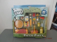 Teeny Tinies Picnic Party 20 Piece Play Set--Brand New