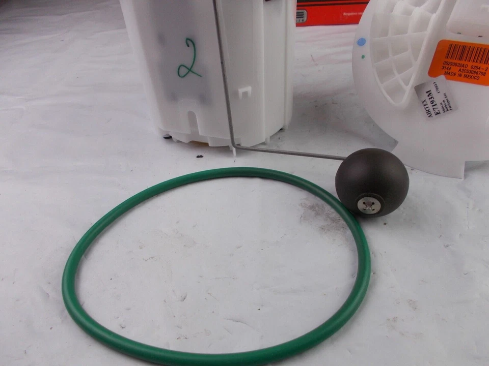 Conjunto de módulo de bomba de combustible-VIN: W Airtex E7193M izquierdo se adapta; Chrysler 300 05'-10' Foto 2 de 4