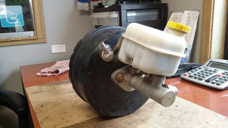 2005-2007 Dodge Dakota Power Brake Booster Pump Assembly OEM - Imagem 3 de 4