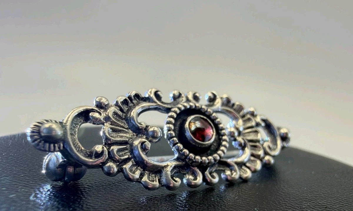Vintage Brosche silberfarben oval filigran mit rotem Granatstein rund Zarge