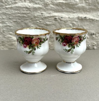 Zwei Royal Albert Old Country Roses Bone China Eierbecher tadellos