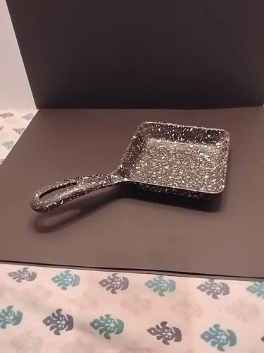 Wagner Ware Cast Iron Black and Gray Speckled Enameled Diamond Egg Skillet