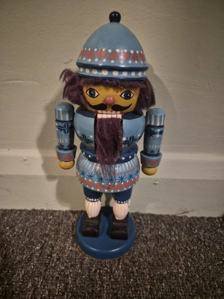 Nutcracker Handcrafted German Bavarian Figurine Blue Heart Sweater Vintage 24cm
Opens in a new windo
