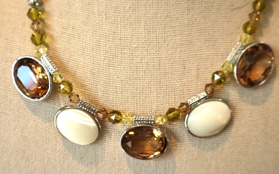 Collar Swarovski Topacio Madreperla Caqui Cristal Rodio 17 - 19" N357 Foto 2 de 3