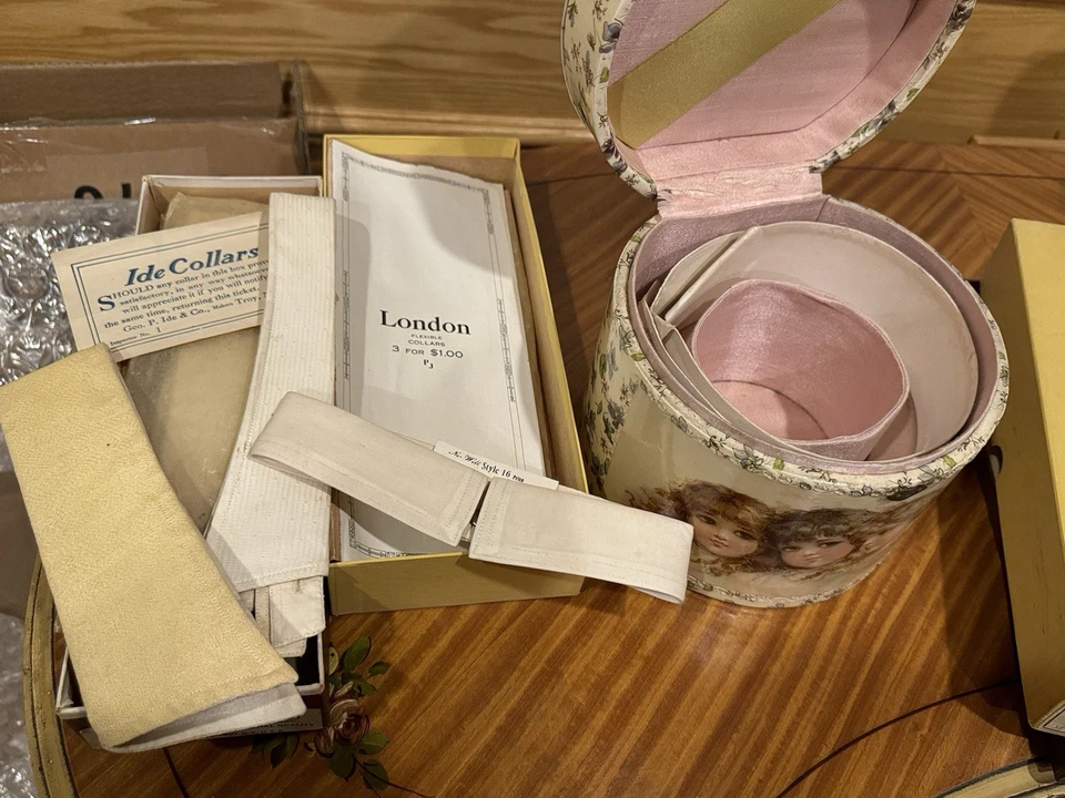 Collares victorianos antiguos con cajas originales y estuche adicional para cuello Foto 3 de 4