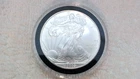 2009 1 Oz Silver American Eagle (BU) IN NICE ROUND CASE. (SEE PICTURES)