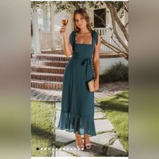 Elegant Emerald Midi Dress