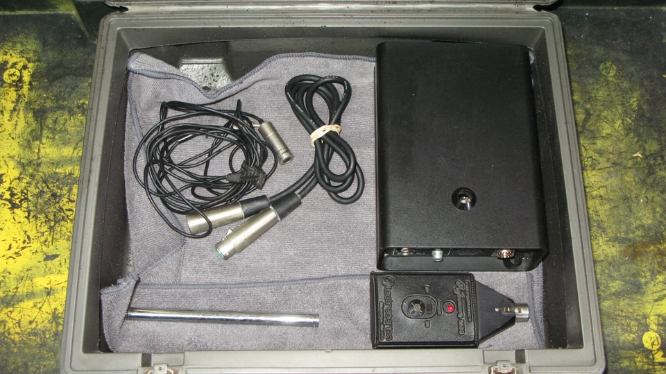 Lectrosonics FREEDOMIKE VHF Receiver R33A w/ Case And Accessories *Untested S11 - Image 2 of 4