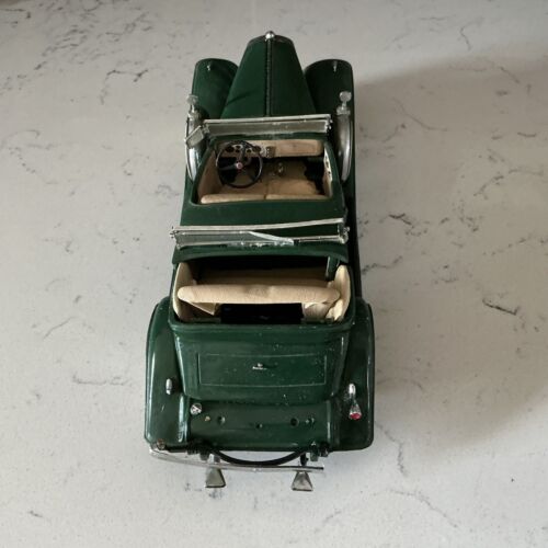 Danbury Mint 1932 Cadillac V-16 Sport Phaeton - Picture 3 of 12