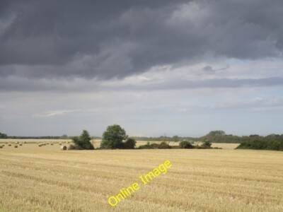 Foto 6x4 abgeerntete Felder Little Grimsby unter einem bedrohlichen Himmel. c2014