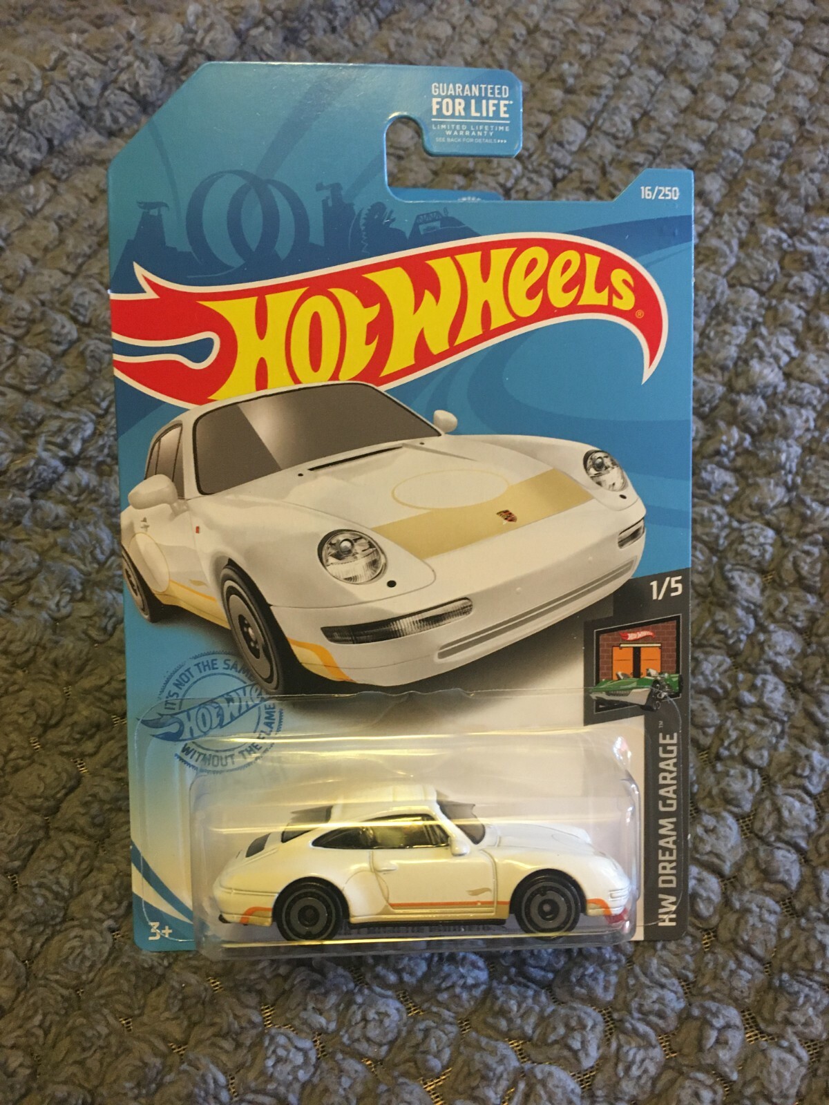 Hot Wheels 2021 '96 Porsche Carrera white/gold/orange variation w/ aero disc