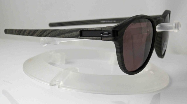 latch oakley polarized
