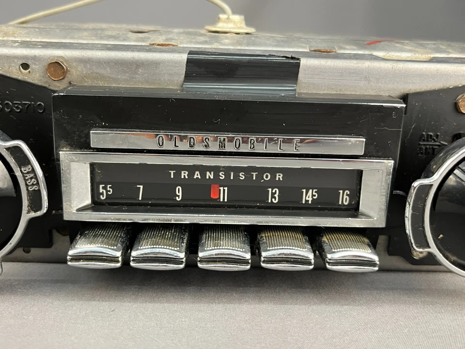 Radio AM Delco GM Oldsmobile Toronado 1968 OEM de fábrica 7303253 Foto 2 de 4