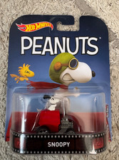 Hot Wheels PEANUTS Snoopy Retro Entertainment w/REAL RIDERS New Sealed 2016