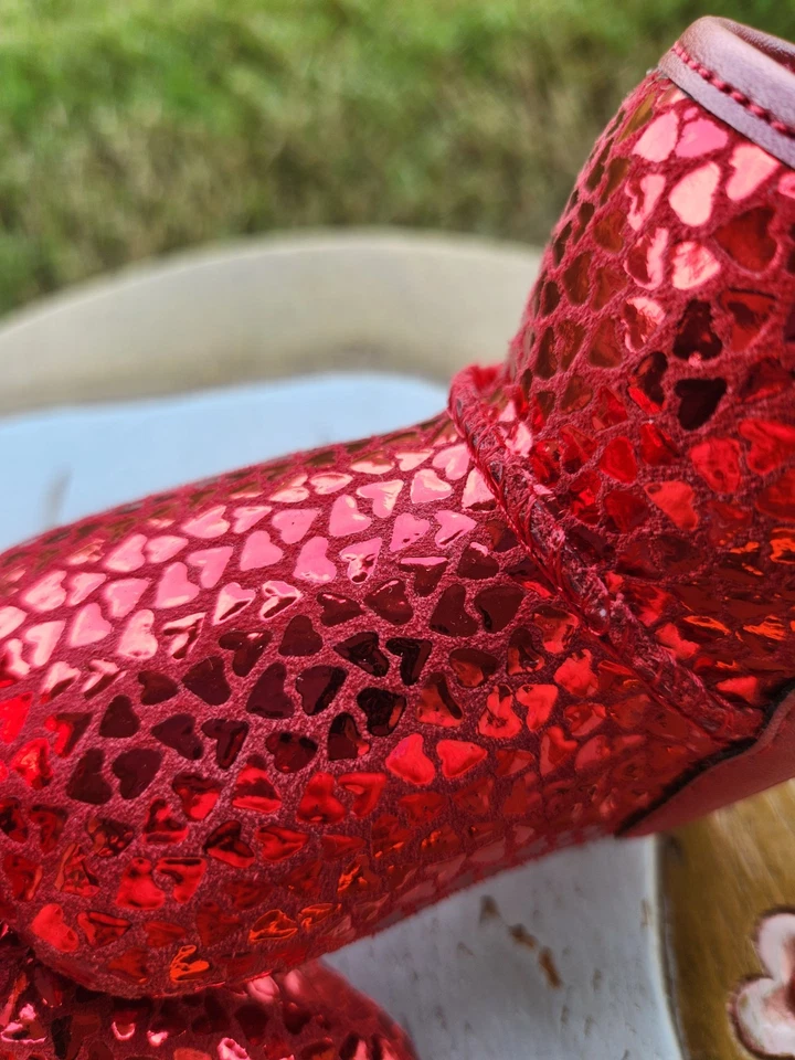 Arco Ugg Bailey "Corazones Metálicos Rojos" Niñas TOTALMENTE NUEVO Niño 0/1C Foto 4 de 4