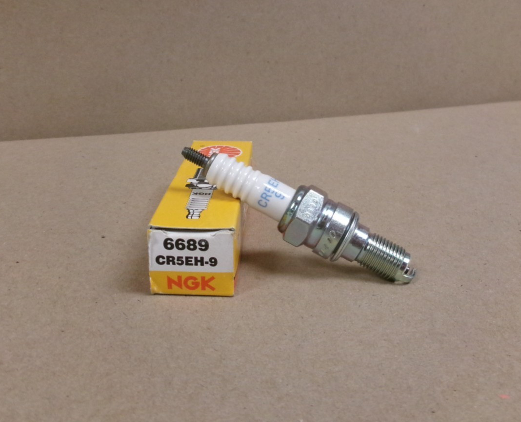 New NGK 6689 CR5EH-9 Spark Plug