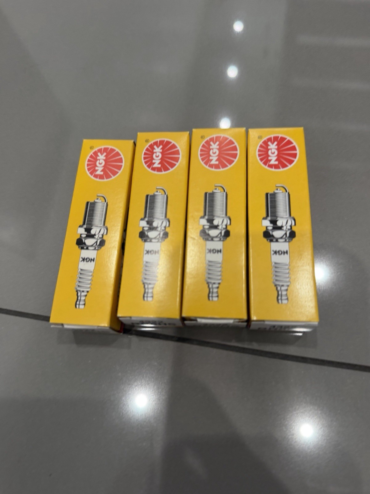 Pack of 4 Genuine NGK 4322 Spark Plugs BR8HS Kawasaki KTM Yamaha