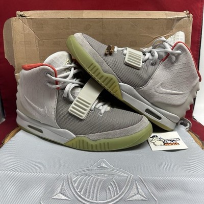 Nike Air Yeezy II 2 Pure Platinum Plat Size 9.5 508214-010 Solar