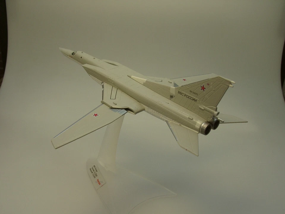 Herpa Wings Tupolev TU-22M3M “Backfire” - Russian Air Force - 572156 -  1/200 - Bild 4 von 4