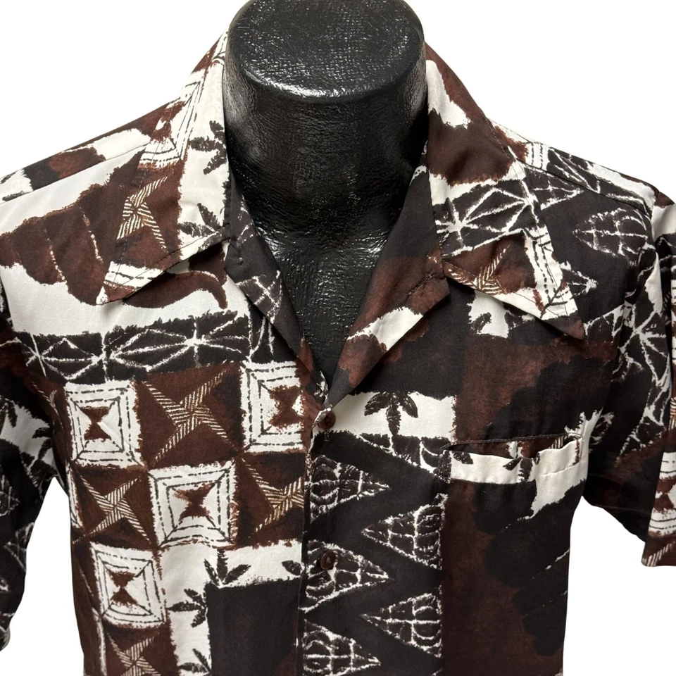 Camisa Hawaiana Tribal Geométrica Cuello Mariposa Marrón Descalzo Paraíso Años 70 De Colección Foto 2 de 4