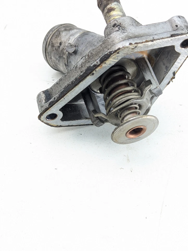 Infiniti G35 2003-2006 cupé VQ35DE carcasa termostato Foto 4 de 4