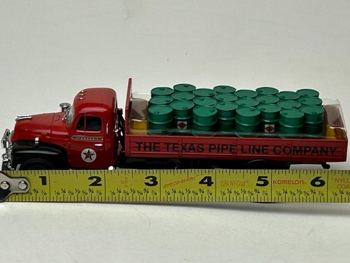 Corgi 52902 Diamond T Truck with Oil Drums 1:50 Scale with Box - Picture 24 of 24