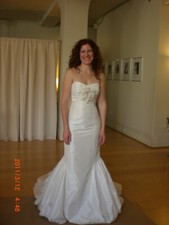 Pre Owned Ivory Wedding Dress Size 6: Couture by Amy Kuschel in San Francisco