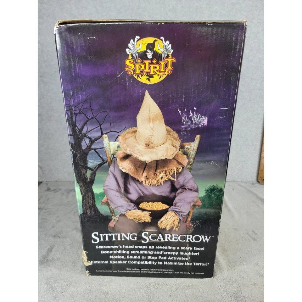 Espantalho sentado Spirit Halloween animado decoração de Halloween som em movimento - Imagem 3 de 4