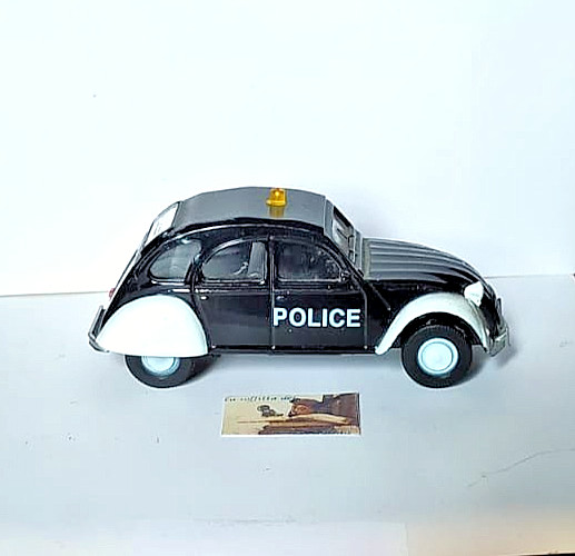 Die-cast Mondo Motors Citroen 2cv Police scala 1:43