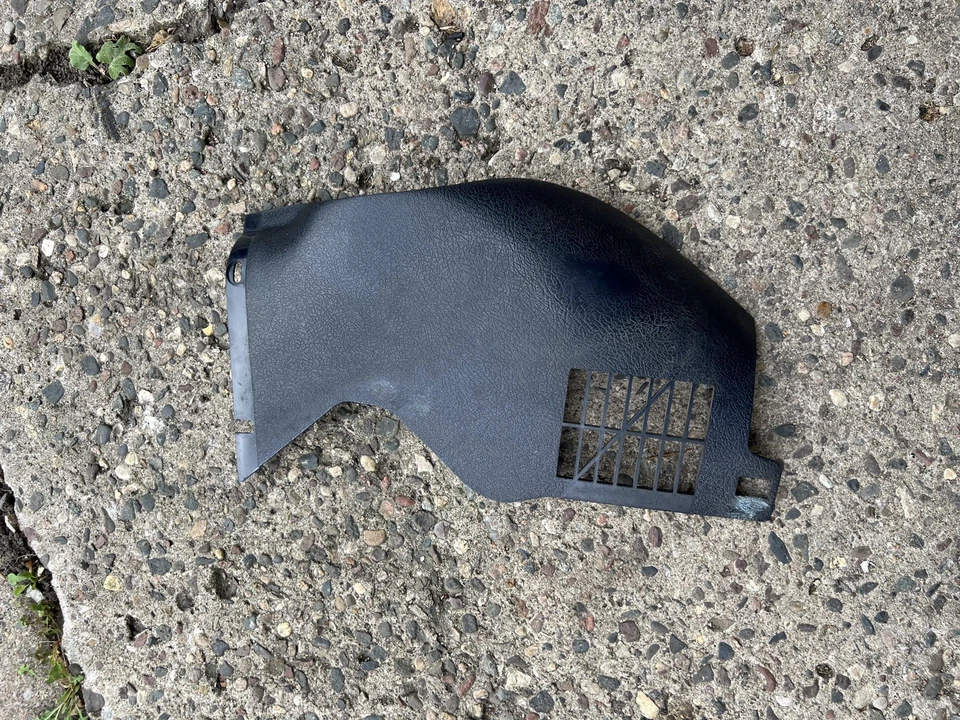 1986 - 1991 沃尔沃 240 / 244 中心仪表板膝板装饰 (LH) 黑色 — 第 2/2 张图片