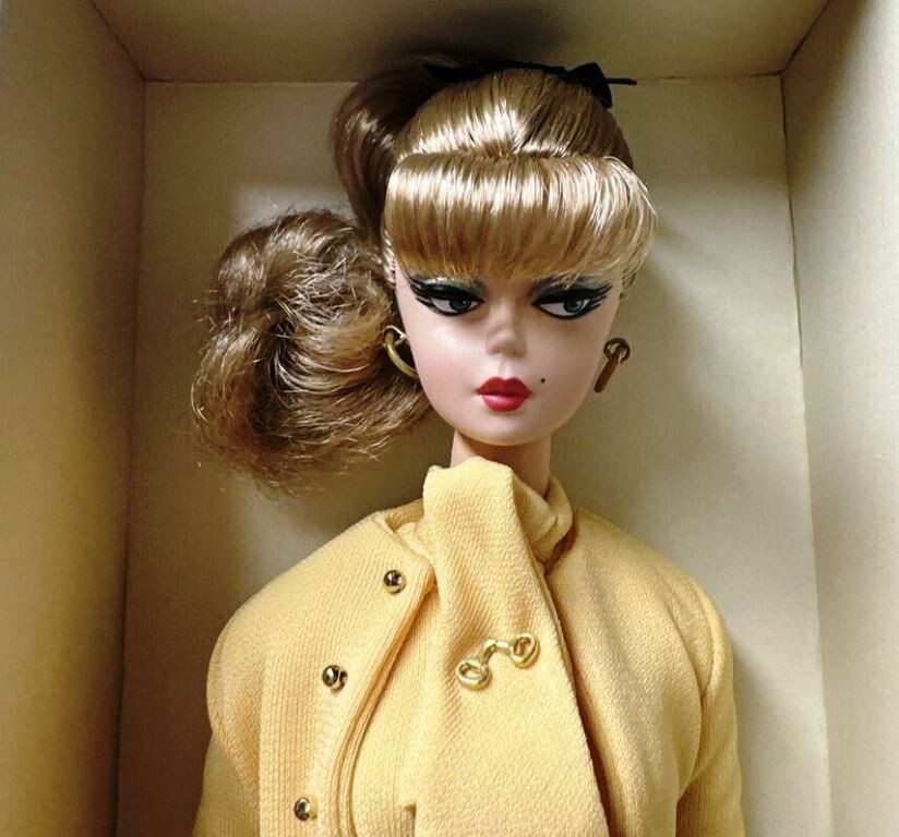 Barbie® Silkstone® The Secretary Doll collectors Gold Barbie® Silkstone® The Secretary Doll collectors Gold