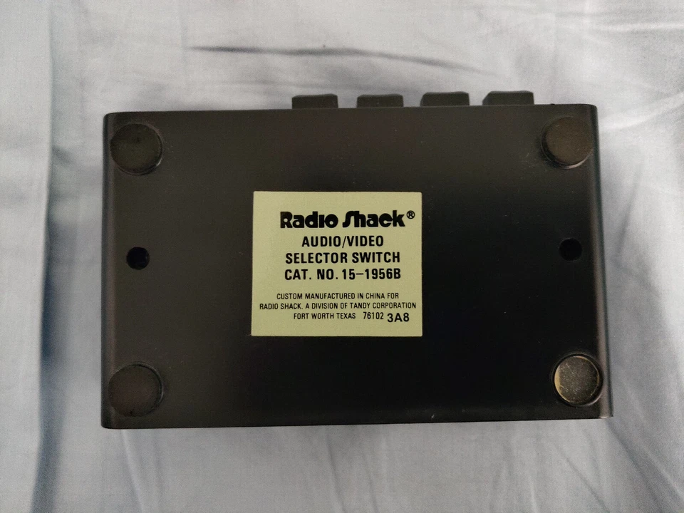 Interruptor selector audio/video Radio Shack 15-1956B Foto 2 de 3