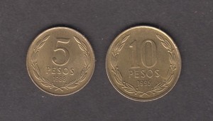 Chile 1988, 1995. 5 & 10 Pesos. Liberty. Bernardo O'Higgins. KM# 217.2, 228.2