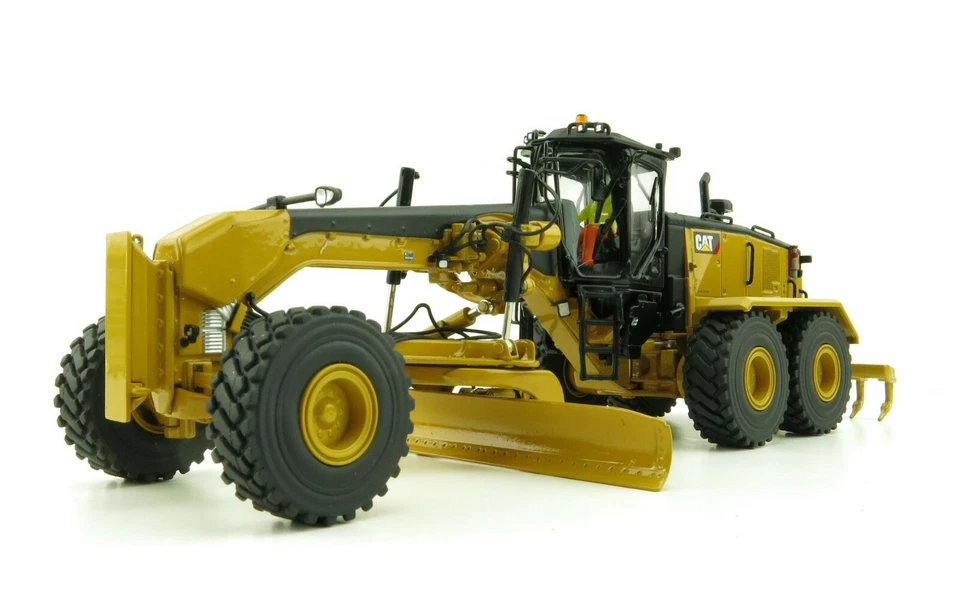 Diecast Masters 85507 - Caterpillar CAT 16M3 Motor Grader High Line Series 1:50 - Image 2 of 4