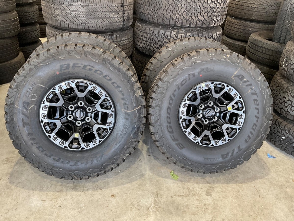 4 Ford 2025 Raptor R Factory Black 17