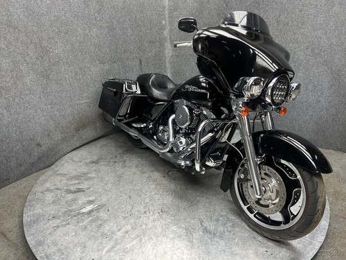 2010 Harley-Davidson FLHX - Picture 12 of 12