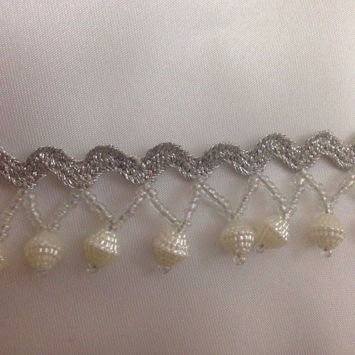 Marfil Perla Cuentas Flecos Encaje Borde Ribete Cinta Novia Boda 1 Yarda X 30mm - Imagen 3 de 16